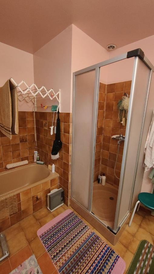Chambre Dans Villa Le Chaffaut-Saint-Jurson Luaran gambar